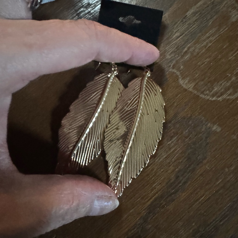 Adorable long Feather Earrings